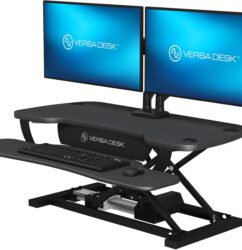 VERSADESK PowerPro™ Elektrischer Stehtisch-Konverter, höhenverstellbar, Sitz- und Stehpult-Erhöhung, Laptop- und Dual-Monitor-Desktop-Arbeitsplatz mit breiter Tastaturablage und USB-Anschluss, Schwarz