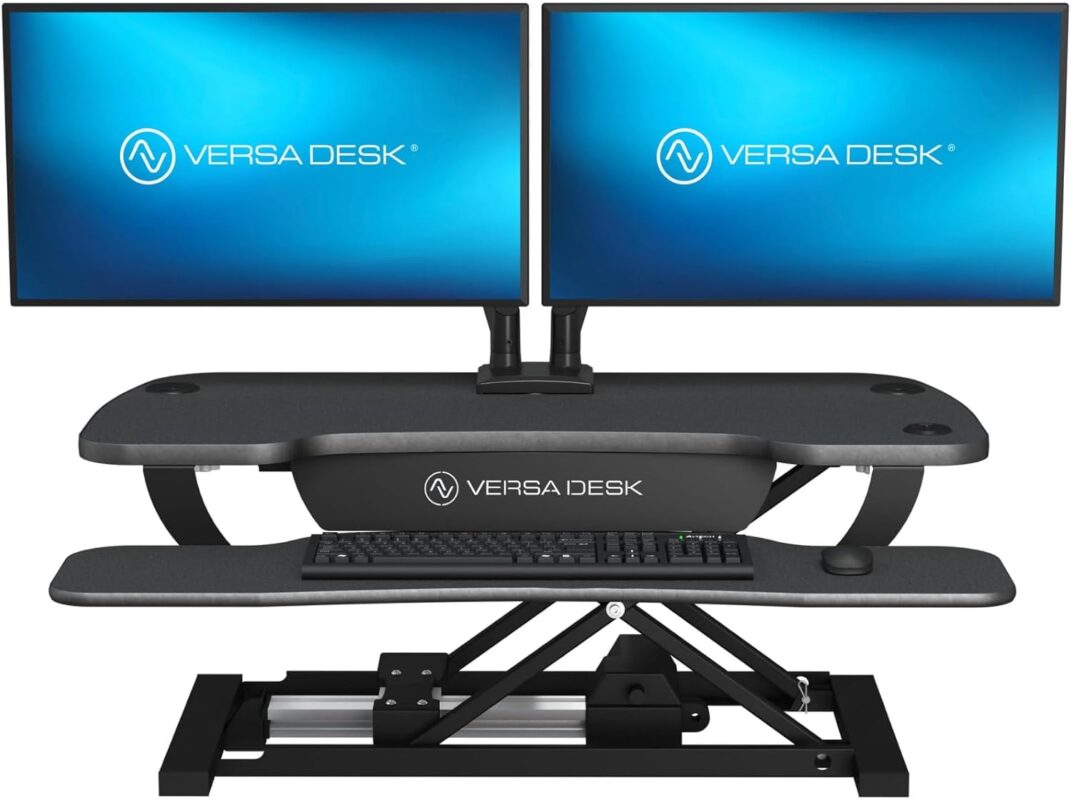 VERSADESK PowerPro™ Elektrischer Stehtisch-Konverter, höhenverstellbar, Sitz- und Stehpult-Erhöhung, Laptop- und Dual-Monitor-Desktop-Arbeitsplatz mit breiter Tastaturablage und USB-Anschluss, Schwarz