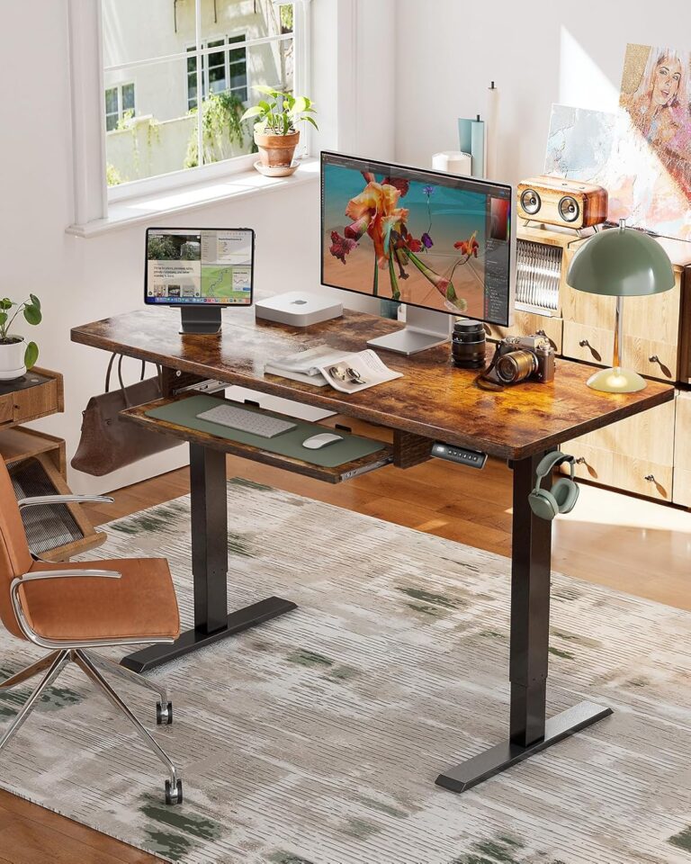Marsail Elektrischer Stehpult mit ergonomischer Tastaturablage, verstellbarer Schreibtisch mit 69,8 cm bis 118,6 cm Höhenbereich, 4 Speichervoreinstellungen, sanftes und leises Anheben, 121,9 x 61 cm,